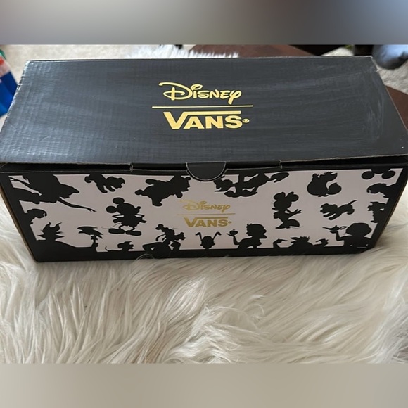 Disney x Vans | Classic Slip Ons Mickey Mouse Size 8.5 Men/10 Women NIB - Picture 3 of 10